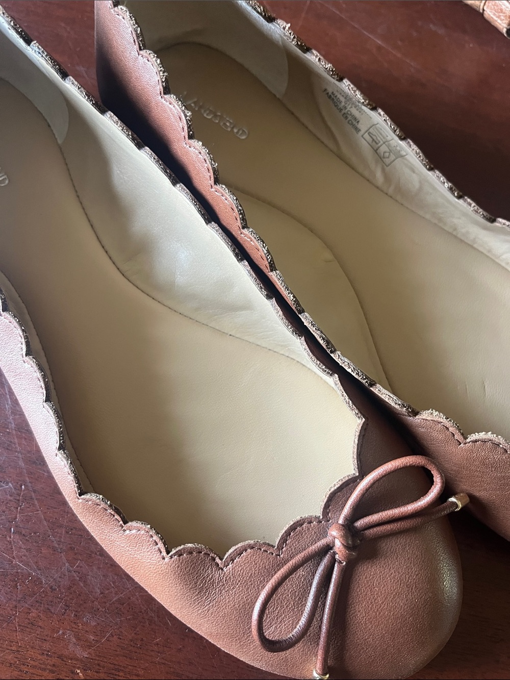 Women's Scalloped Ballet Flats in Brown - Picture 2 of 2